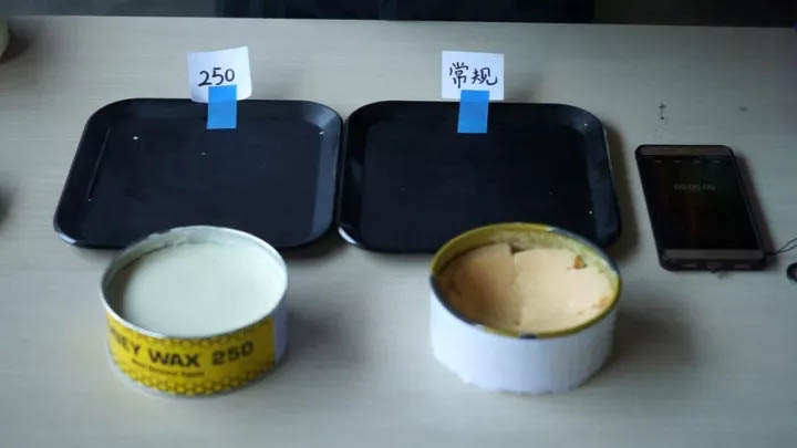 等待模具靜靜放置10-15分鐘,使脫模蠟充分滲透至模具表面