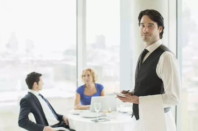 要做到優(yōu)質的服務，得先自己心里有服務意識