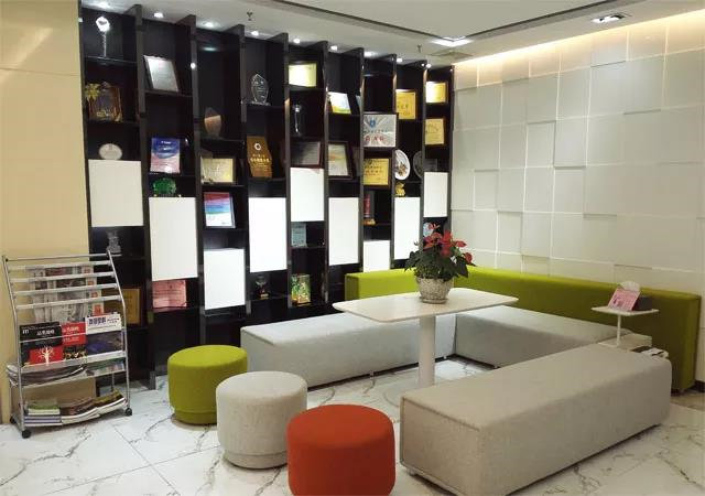 客戶不會因為我們的產品感動，客戶只會因為我們的員工而感動！